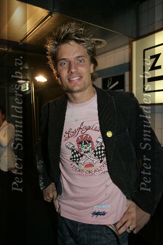 Den Haag 18 september 2005
Premiere Caveman van Winston Post.
Winston met Ed hardy t shirt