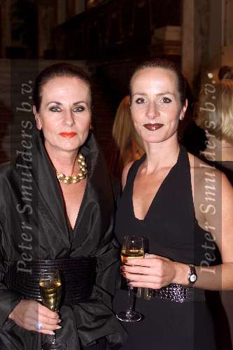 Amsterdam 17 september 2001
Modeshow Sheila de Vries in het tropenmuseum.
Ans Marcus met dochter Siegfried Marcus