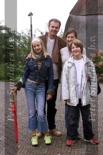 Kaatsheuvel, De Efteling 23 september 2001
2500e Efteling Sprookjes-show
Bert Kuizenga met gezin