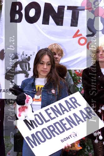 Amsterdam 10 september 2001
Modeshow van Frans Molenaar in het Amstel Hotel.
Bont demonstratie