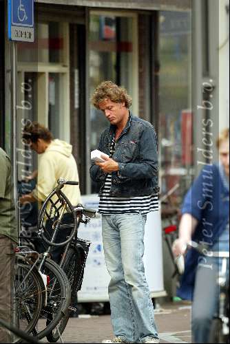 Amsterdam 3 juni 2003
Jeroen Pauw bij de apotheek