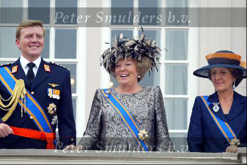 Den Haag16 september 2003
Prinsjes dag 2003.  
Prinses Laurentien  Prins Willem Alexander Koningin Beatrix