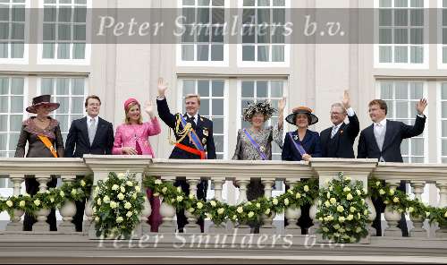 Den Haag16 september 2003
Prinsjes dag 2003. Pieter v Vollenhoven, Prinses Laurentien, Prins Friso, Prins Willem Alexander, Koningin Beatrix, Prinses Maxima Prins Constantijn en prinses Margriet