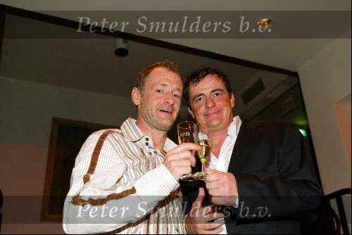 Amsterdam 22 september 2003
Premiere in de wolken met 
Johnny Kraaykamp jr en Laus Steenbeeke met glaasje champagne