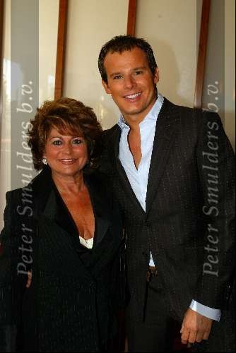 Amsterdam 14 september 2003
Modeshow Paul schulten in het okura
Christine Kroonenberg met Leco v Zadelhoff