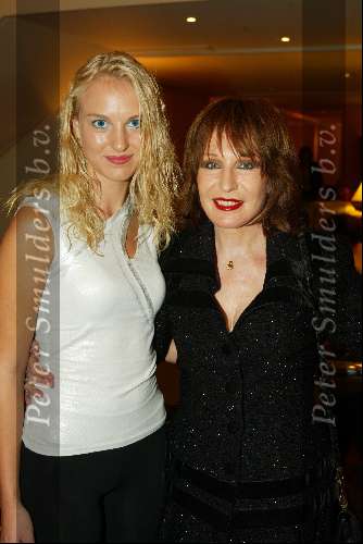 Amsterdam 15 september 2003
Modeshow ronald kolk in koepelkerk
Liesbeth List met dochter