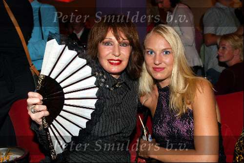 Amsterdam 22 september 2003
Premiere in de wolken 
Liesbeth List met dochter