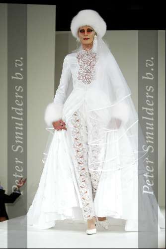 Amsterdam 15 september 2003
Modeshow Ronald Kolk in Koepelkerk
Trouwjurk