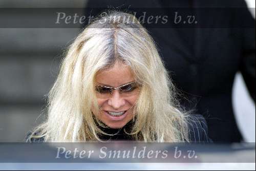 Amsterdam 24 september 2003
Rolling stones verlaten amstel hotel
Vrouw van Ron Wood