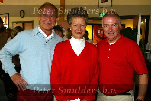 Apeldoorn 9 september 2003
Golftournooi van de Ronnie Tober Foundation op golfbaan de scherpenberg
Ronnie Tober en Jan Jochems en Mevr Rost Onnes