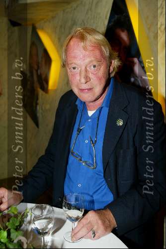 Amsterdam 7 september 2003
Presentatie boek herman brood van bart chabot in madame tussaud
Simon Vinkenoog