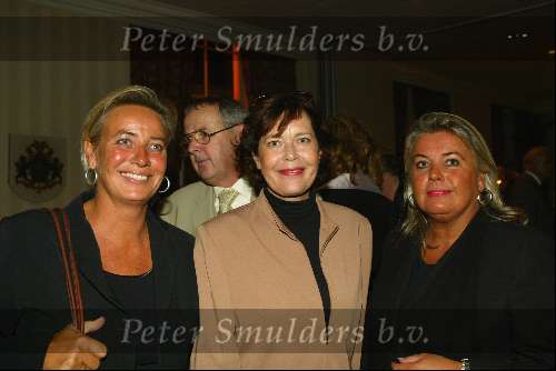 Amsterdam 1 september 2003
Modeshow monique collignon in hotel the grand
Sylvia Kristel met Petra Ouborg en Els Ouborg