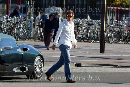 Amsterdam 25 september 2003
Winston Gerschtanowitz in SpykerCabrio van 250 000 euro