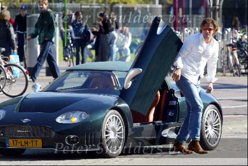 Amsterdam 25 september 2003
Winston Gerschtanowitz in SpykerCabrio van 250 000 euro