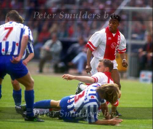 een jonge Edgar Davids tijdens AJAX-SC Heerenveen