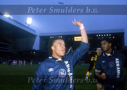 Edgar Davids Patrick Kluivert en Edwin v d Sar na een overwinning op PSV