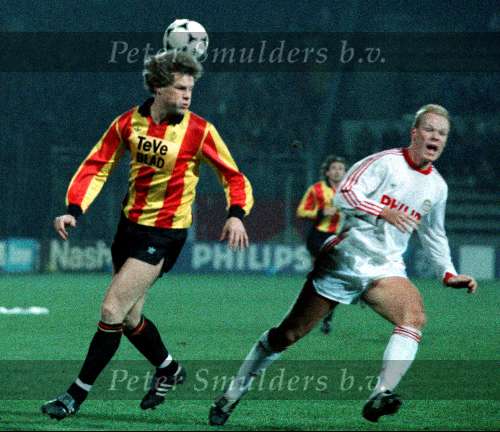 Eindhoven,8 februari 1989
Super europacup PSV-KV Mechelen, eindstand 1-0
Erwin Koeman in duel met zijn broer Ronald Koeman