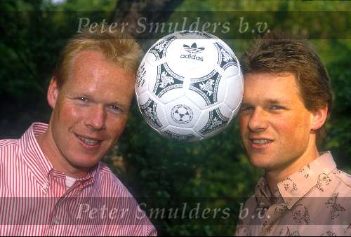 18 April 1990 Ronald Koeman en Erwin Koeman als coulomnnisten voor Aktueel Wereldkampioenschap in Italie