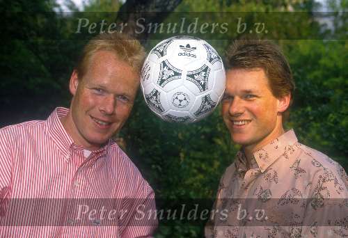 18 April 1990 Ronald Koeman en Erwin Koeman als coulmnisten voor Aktueel Wereldkampioenschap in Italie