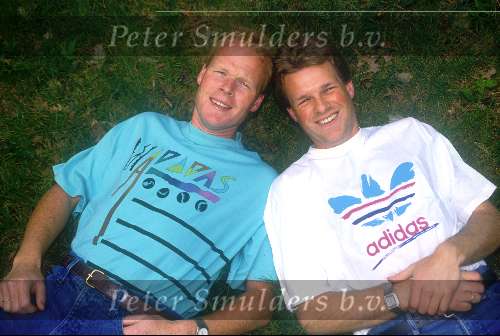 18 April 1990 Ronald Koeman en Erwin Koeman als coulmnisten voor Aktueel Wereldkampioenschap in Italie