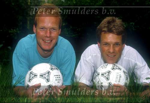 18 April 1990 Ronald Koeman en Erwin Koeman als coulmnisten voor Aktueel Wereldkampioenschap in Italie