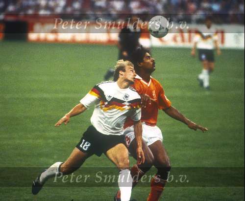Milaan 1990 Duitsland-Nederland 2-1
Frank Rijkaard in duel met