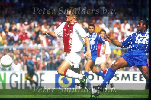 AJAX-Willem II Frank de Boer in duel met Prommayon