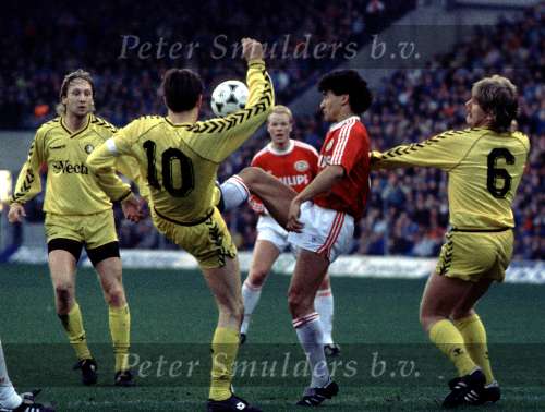 1987 PSV-Feyenoord

Gerald Vanenburg  Ton Lokhof