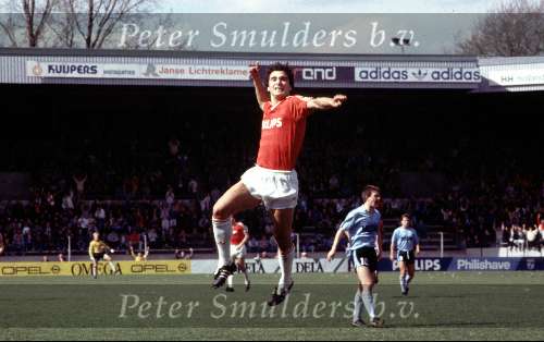 Eindhoven 1987
PSV-FC Utrecht
Beginperiode van reklameborden en een juichende Gerald Vanenburg