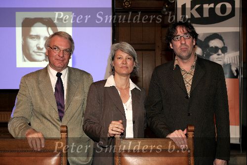 Amsterdam 26 april 2004
Persconferentie de grootste Nederlander.
Herman Pleij Andree v Es en Joost Zwagerman