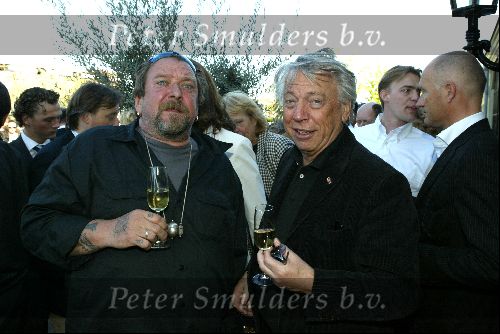 Ouderkerk aan de Ijssel 24 april 2004
Opening Klein Paardenburg in Ouderkerk aan de Amstel.
Henk Schiffmacher met Cees Dam