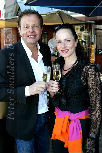 Ouderkerk aan de Ijssel 24 april 2004
Opening Klein Paardenburg in Ouderkerk aan de Amstel.
Chris Luken met Siegried Markus