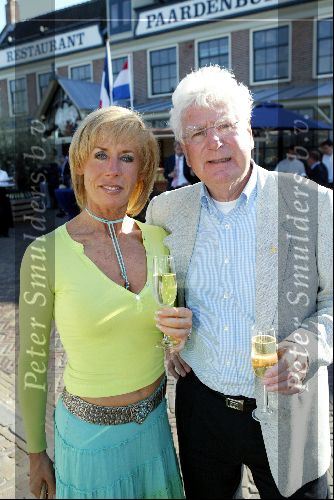 Ouderkerk aan de Ijssel 24 april 2004
Opening Klein Paardenburg in Ouderkerk aan de Amstel.
Joke Bruijs en Gerard Cox
Peter Smulders bv