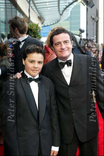 Scheveningen 4 april 2004
Premiere Lion King in Kurhaus.
Johnny Kraaykamp jr met zoontje