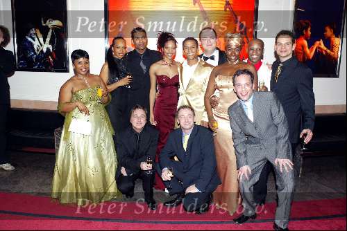 Scheveningen 4 april 2004
Premiere Lion King in Kurhaus.
Frans Weisglas met cast Lion King