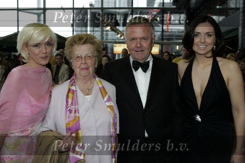 Rotterdam 16 april 2005
Luciano Pavarotti in Ahoy.
Harrie Mens met moeder en Suze en Marloes
Peter Smulders bv