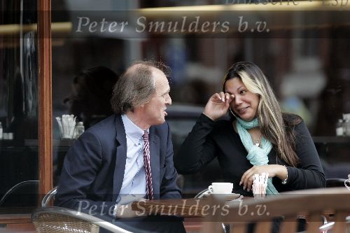 Amsterdam 28 april 2005
Advocaat kalff op terras met jonge vrouw
Peter Smulders bv