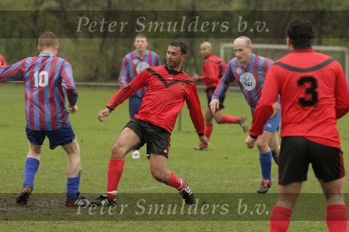Amsterdam 9 april 2005
AFC 3 wordt kampioen. AFC met Ruud Gullit Stanley Menzo, Aron Winter, Johnny v t Schip, Marco v Basten (nummer 14), John Ewbank en Duncan Stutterheim. Ruud met zwar bandje en wit bandje.
Peter Smulders bv