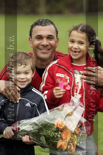 Amsterdam 9 april 2005
AFC 3 wordt kampioen.   Ruud Gullit met Maxim en Joelle
Peter Smulders bv