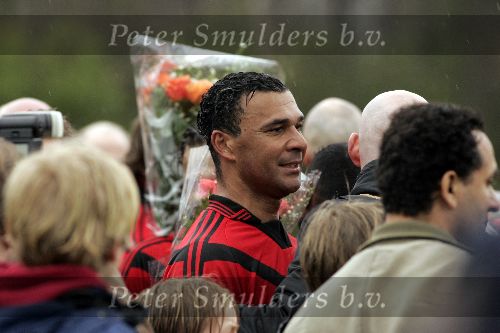 Amsterdam 9 april 2005
AFC 3 wordt kampioen. AFC met Ruud Gullit Stanley Menzo, Aron Winter, Johnny v t Schip, Marco v Basten (nummer 14), John Ewbank en Duncan Stutterheim.  
Peter Smulders bv