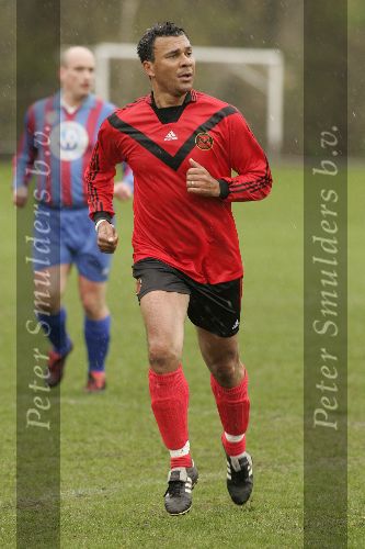 Amsterdam 9 april 2005
AFC 3 wordt kampioen. AFC met Ruud Gullit Stanley Menzo, Aron Winter, Johnny v t Schip, Marco v Basten (nummer 14), John Ewbank en Duncan Stutterheim. Ruud met zwar bandje en wit bandje.
Peter Smulders bv