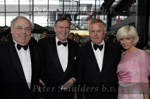 Rotterdam 16 april 2005
Luciano Pavarotti in Ahoy.
Harry Mens met Suze en Tom Westermeijer
Peter Smulders bv