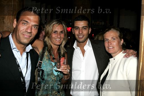 Rotterdam 7 augustus 2005
Monaco aan de maas feestje in de Jackie\'s.
Laurens Klawer zijn vrouw met zwager en bedrijfsleider Jackie\'s
Peter Smulders bv