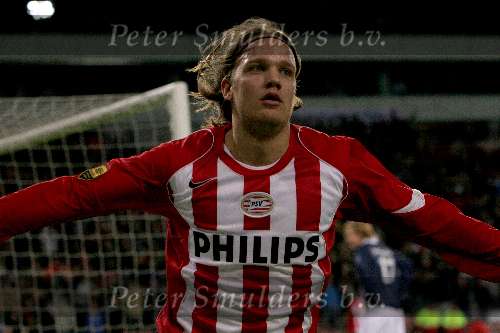 Eindhoven, 17 December 2005
Kompetiewedstrijd seizoen 2005/2006 
PSV-Willem II eindstand 4-1
Mika Vyrynen viert zijn doelpunt 4-1
© Foto Bart Bel
