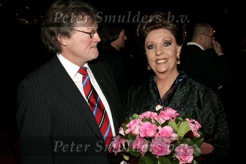 Den Bosch 19 december 2004
Premiere de Jantjes in de Parade
Carry tefsen   met man
Peter Smulders bv