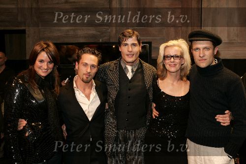 Den Bosch 19 december 2004
Premiere de Jantjes in de Parade
Lieke v Lexmond Christoph Haddad Koert Jan de Bruijn Jette v d Meij en Hugo Metsers III
Peter Smulders bv