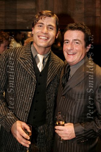 Den Bosch 19 december 2004
Premiere de Jantjes in de Parade
Koertjan de Bruijn met Johnny Kraaykamp jr  
Peter Smulders bv