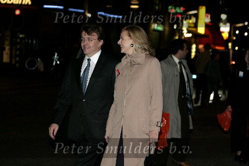 Amsterdam 1 november 2004
Prins Claus prijzen in het paleis op de dam.
Prins Friso met Mabel Wisse Smit wandelend op de dam. (Mabel met Oranje bandje)
Peter Smulders bv