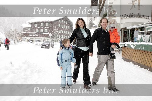 Lech 13 februari 2005
Paulien Huizinga met Michiel Mol en Paul en Myrthe in Lech
Peter Smulders bv