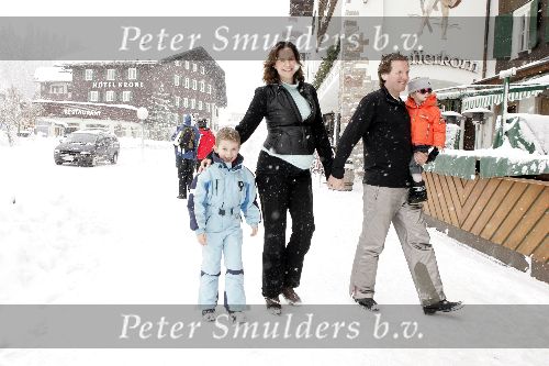 Lech 13 februari 2005
Paulien Huizinga met Michiel Mol en Paul en Myrthe in Lech
Peter Smulders bv